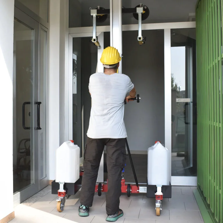 телескопические-грузовые-подъемники golia slim-glass фотографии