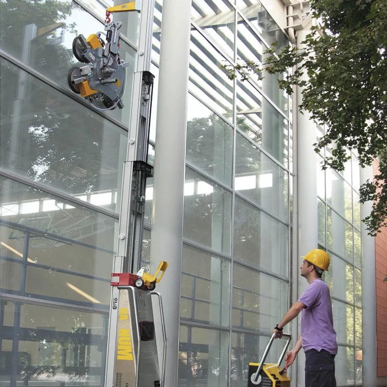 телескопические-грузовые-подъемники golia magnum фотографии