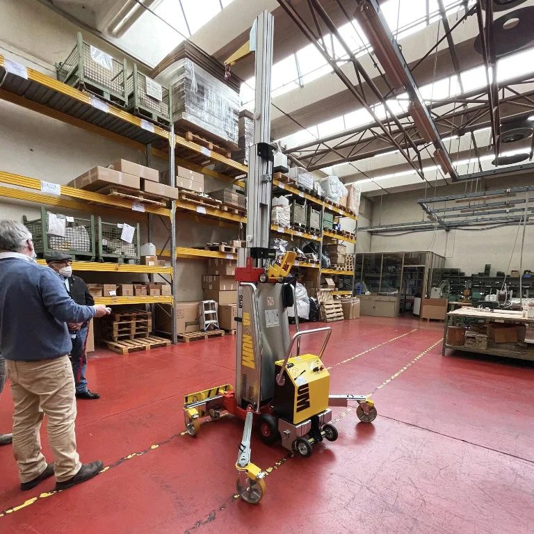 телескопические-грузовые-подъемники golia magnum фотографии