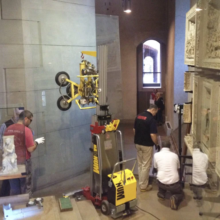 телескопические-грузовые-подъемники golia magnum фотографии