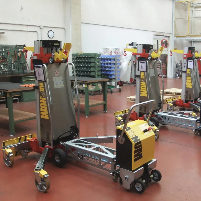 телескопические-грузовые-подъемники golia magnum фотографии