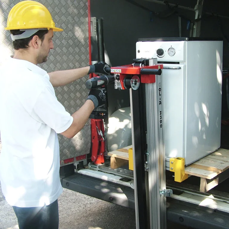 телескопические-грузовые-подъемники golia 2300 фотографии