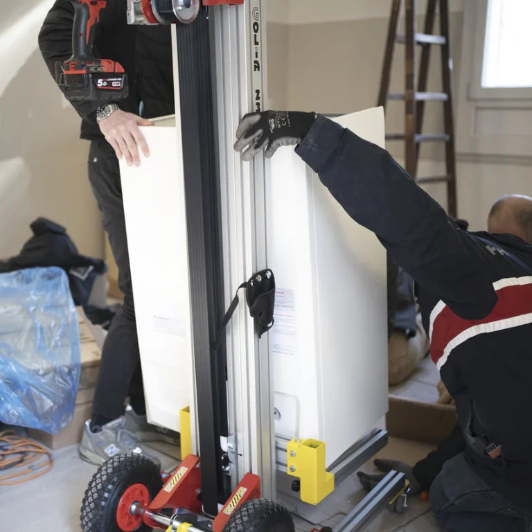 телескопические-грузовые-подъемники golia 2300 фотографии