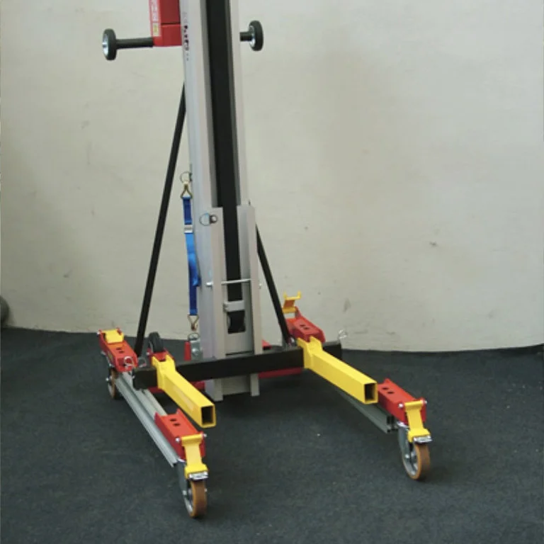 телескопические-грузовые-подъемники golia slim-3000ts фотографии