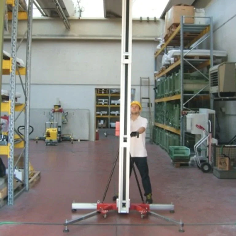 телескопические-грузовые-подъемники golia slim-5400ts фотографии