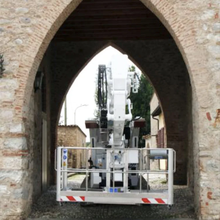 гусеничный-коленчатый-подъемник palazzani xtj43 фотографии