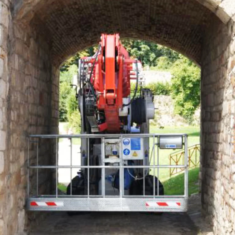 гусеничный-коленчатый-подъемник palazzani xtj48 фотографии