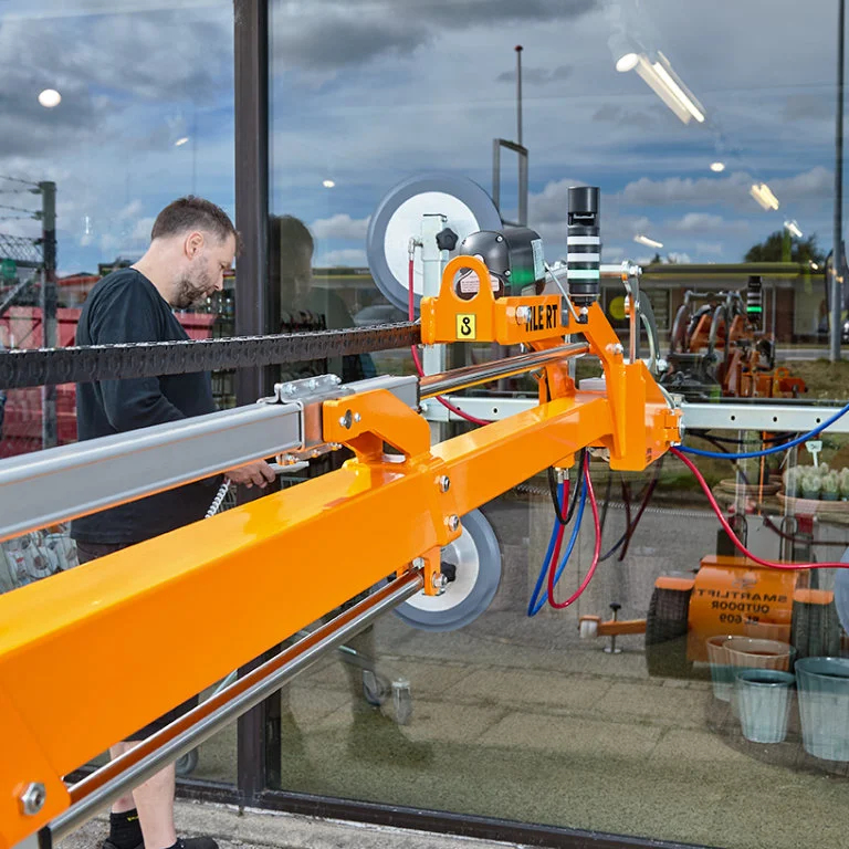 iestiklošanas-robots smartlift sl-609 fotogrāfijas