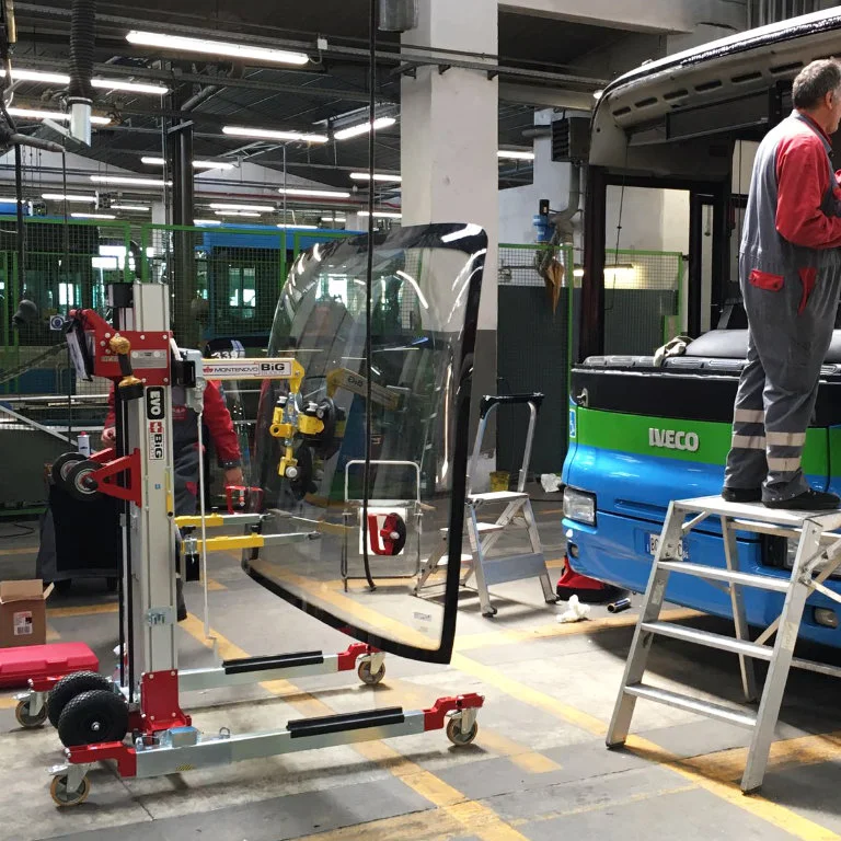 телескопические-грузовые-подъемники golia 3-pads-suction-cups photo