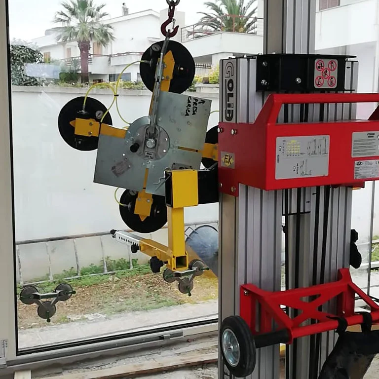 телескопические-грузовые-подъемники golia 4-pads-suction-cups-electric photo