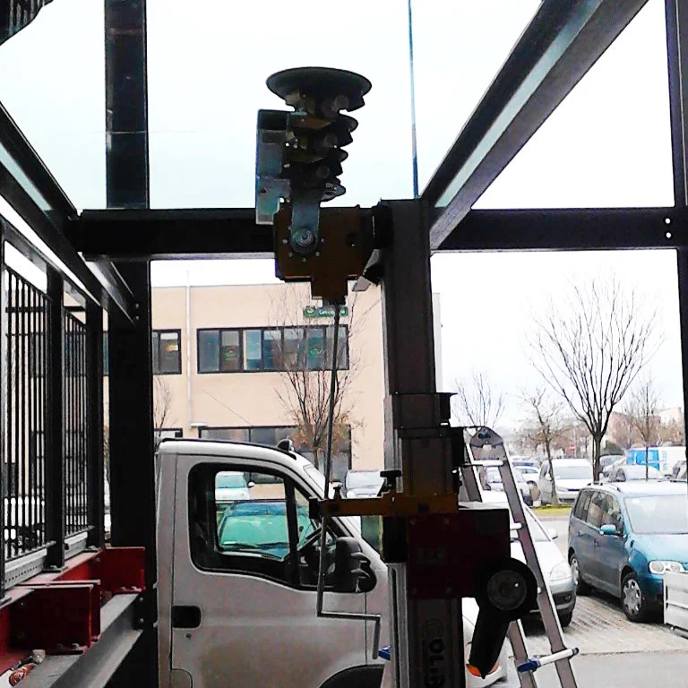 телескопические-грузовые-подъемники golia ceiling-suction-cups photo