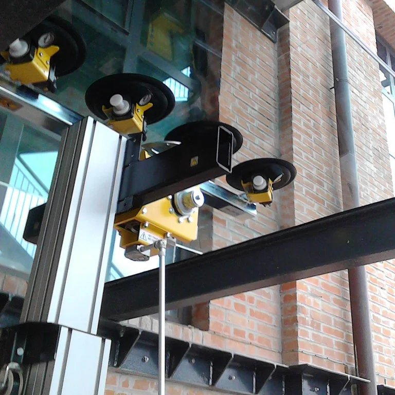 телескопические-грузовые-подъемники golia ceiling-suction-cups photo