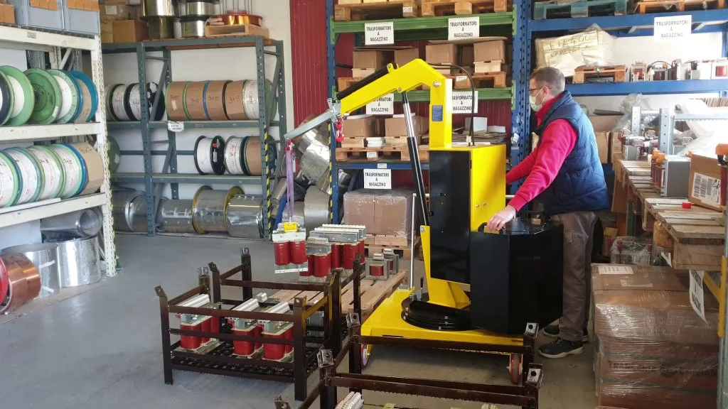 Axa-flexlifting-01b5se-max-load-500kg-mobile-lifting-solution-mini-counterbalanced-floor-crane-video