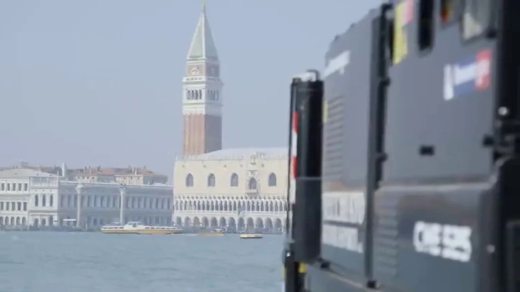 video BGLIFT CWE525 at work in Venice