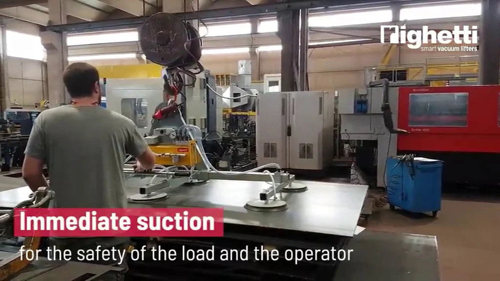 Vaizdo įrašas F6EB-1000 vakuuminis keltuvas metalo, darbe